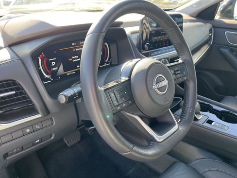 Used 2023 Nissan Rogue Platinum w/ Platinum Premium Package image 11