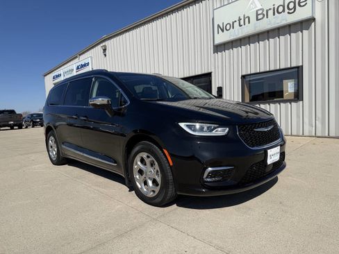 Used 2021 Chrysler Pacifica Limited w/ Premium & Safety Sphere Group image 1