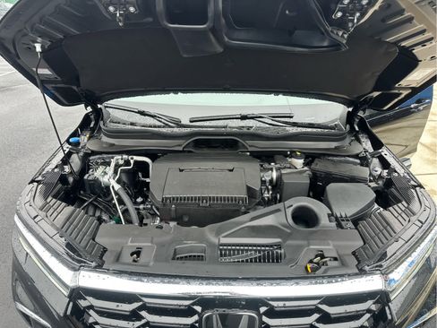 New 2025 Honda Pilot Touring image 18