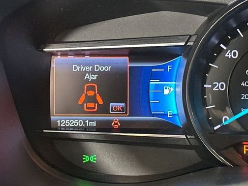 Used 2016 Ford Explorer XLT w/ Equipment Group 202A image 18