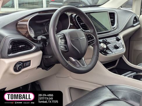 Used 2023 Chrysler Pacifica Limited FWD image 11