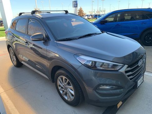 Used 2017 Hyundai Tucson SE Plus image 2