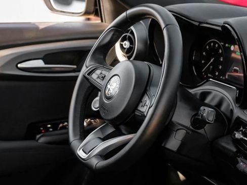 Used 2024 Alfa Romeo Tonale Ti w/ Premium Interior Package image 21