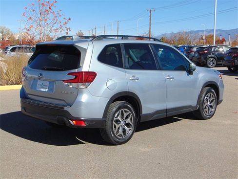 Used 2020 Subaru Forester Premium image 4