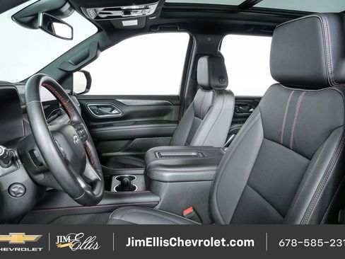 Used 2024 Chevrolet Suburban RST w/ Luxury Package RWD image 5