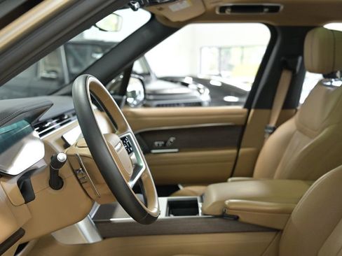 Used 2025 Land Rover Range Rover SE AWD/4WD image 18