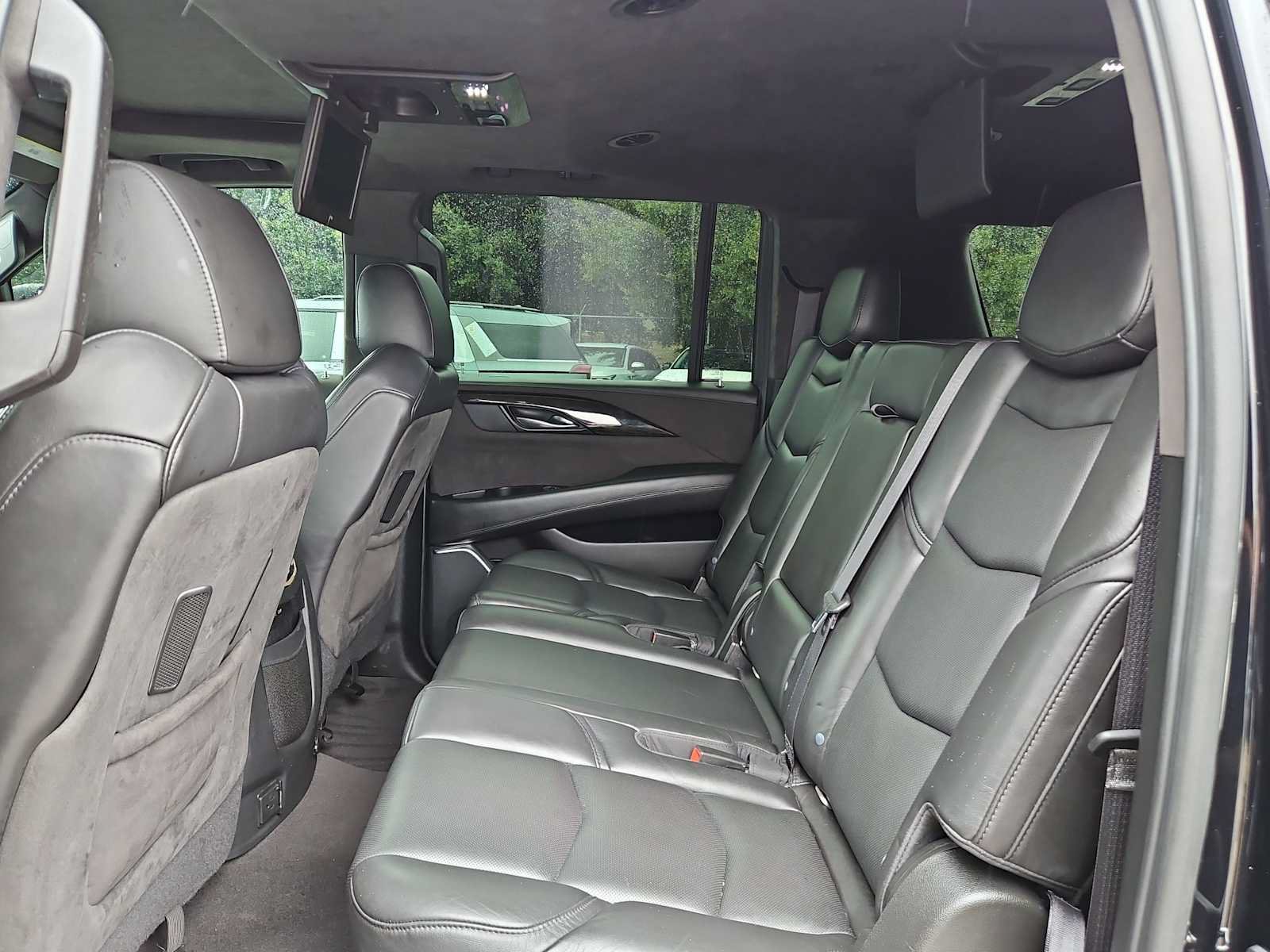 Used 2020 Cadillac Escalade ESV Platinum w/ Escalade Sport Edition AWD/4WD image 17