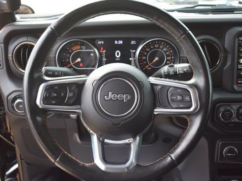 Used 2021 Jeep Wrangler Unlimited Sahara AWD/4WD image 18