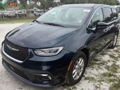 Used 2024 Chrysler Pacifica Touring-L