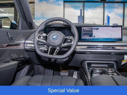 Used 2025 BMW 750e xDrive w/ Premium Package AWD/4WD image 17