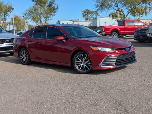 Used 2022 Toyota Camry XLE w/ Navigation Upgrade Package image 32