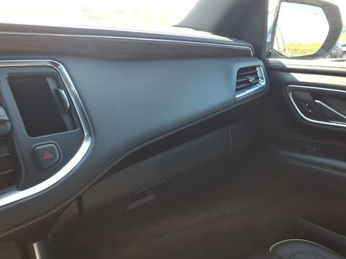 Used 2023 Chevrolet Suburban Premier RWD image 21