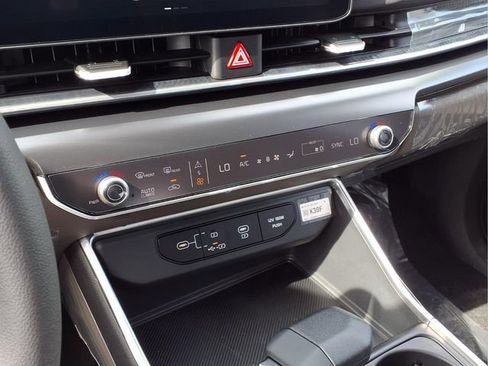 New 2026 Kia Carnival LX image 6