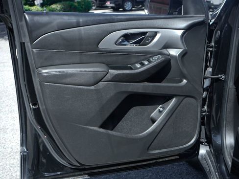 Used 2023 Chevrolet Traverse LT FWD image 16