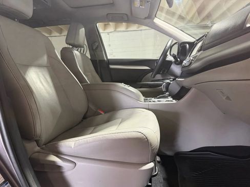 Used 2016 Toyota Highlander XLE AWD/4WD image 14