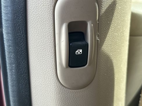 Used 2008 Kia Sedona LX FWD image 17