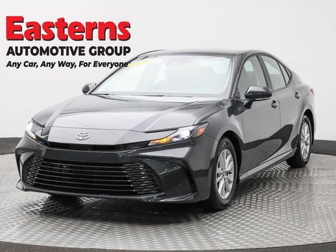 Used 2025 Toyota Camry LE image 1