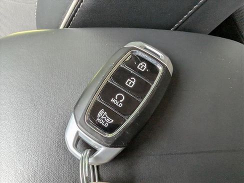 Certified 2025 Hyundai Venue Limited FWD image 38