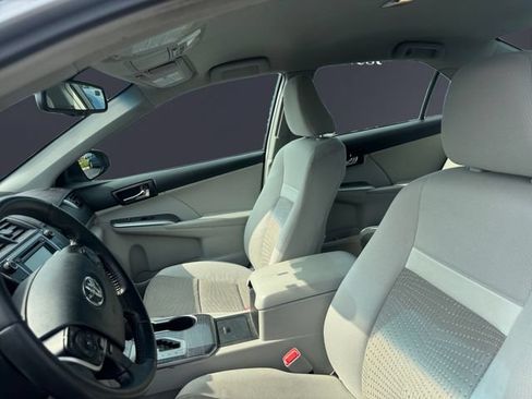 Used 2012 Toyota Camry XLE w/ Convenience Pkg FWD image 9