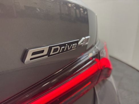 Certified 2025 BMW i4 eDrive40 w/ Premium Package image 11