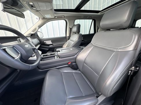 Used 2025 Ford Expedition Max Active RWD image 8