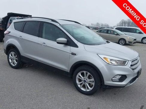 Used 2018 Ford Escape SE image 2