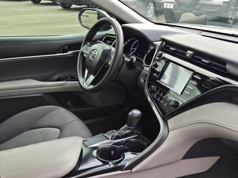 Used 2019 Toyota Camry LE w/ Convenience Package image 10
