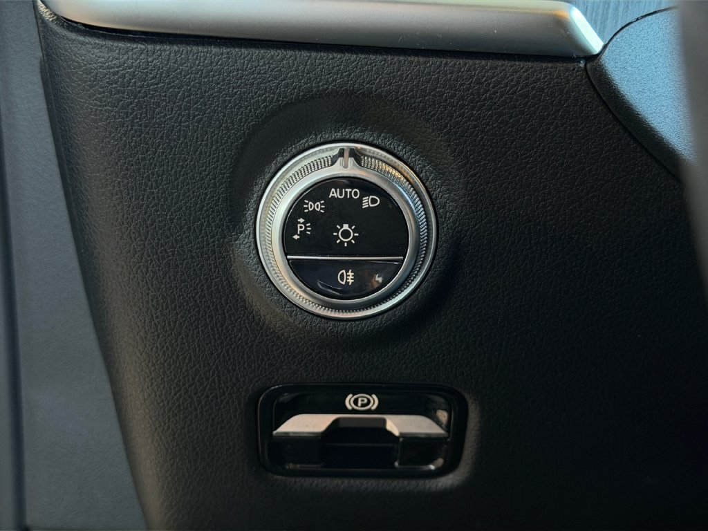 Used 2025 Mercedes-Benz C 300 Sedan image 24