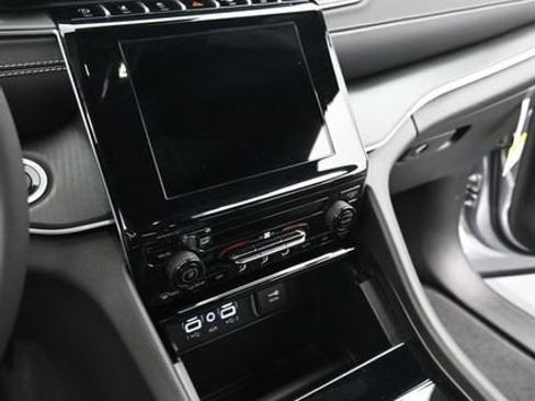 Used 2025 Jeep Grand Cherokee L Laredo image 19