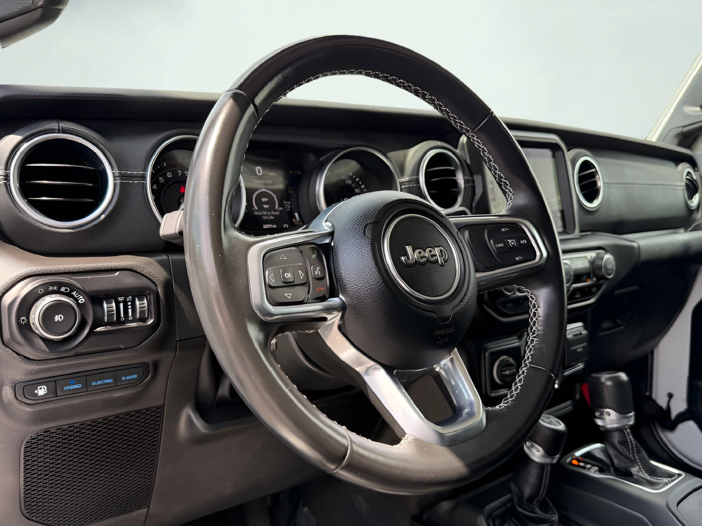 Used 2022 Jeep Wrangler Unlimited Sahara AWD/4WD image 39