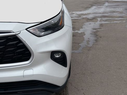 Used 2023 Toyota Highlander XLE image 11