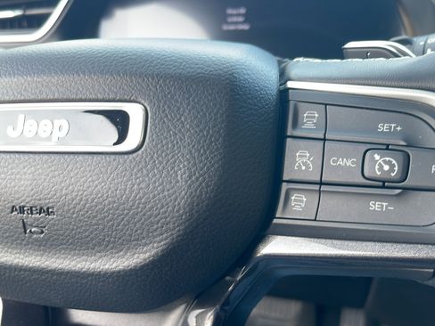 Used 2022 Jeep Grand Cherokee L Laredo w/ Luxury Tech Group I AWD/4WD image 18