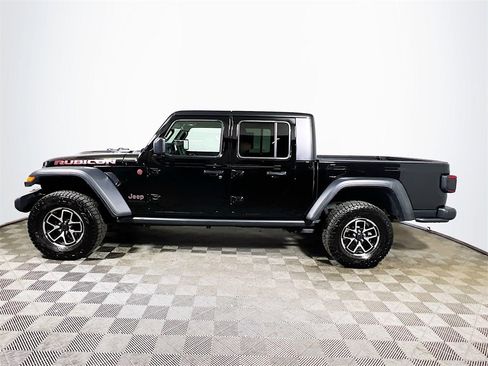 Used 2025 Jeep Gladiator Rubicon w/ Convenience Group image 5