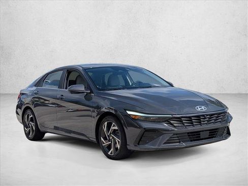 Used 2024 Hyundai Elantra Limited FWD image 3