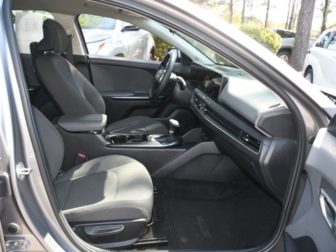 Used 2025 Kia K4 LXS image 19