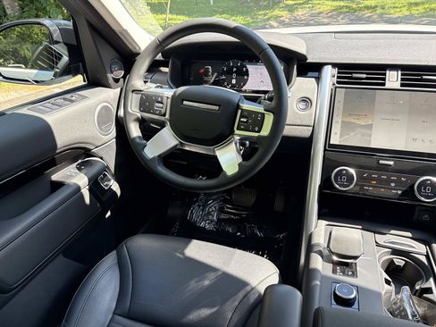 Used 2024 Land Rover Discovery S AWD/4WD image 29