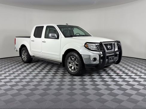 Used 2019 Nissan Frontier SL image 1