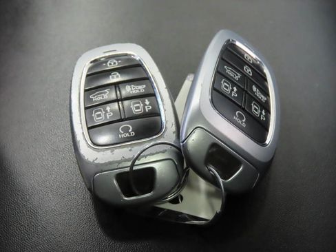 Used 2023 Hyundai Santa Fe Limited AWD/4WD image 19