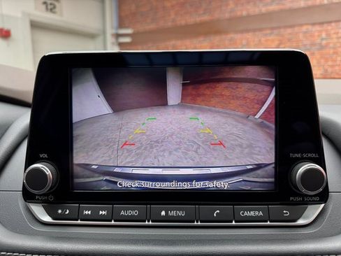 Used 2022 Nissan Rogue SV w/ SV Premium Package image 21