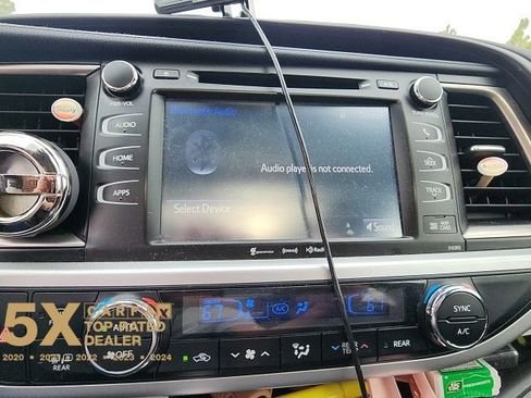 Used 2019 Toyota Highlander SE image 27