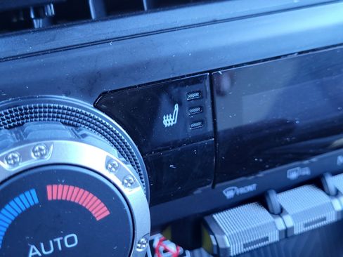 Certified 2025 Toyota Tacoma SR5 image 37