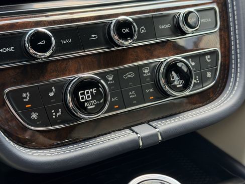 Certified 2023 Bentley Bentayga AWD/4WD image 28