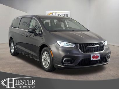 Used 2023 Chrysler Pacifica Touring-L