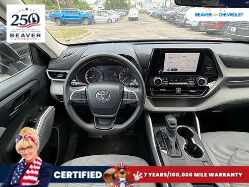 Used 2023 Toyota Highlander L FWD image 16