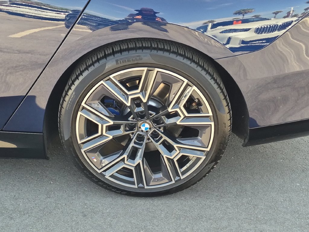 Certified 2026 BMW i5 M60 w/ M Sport Package RWD image 31