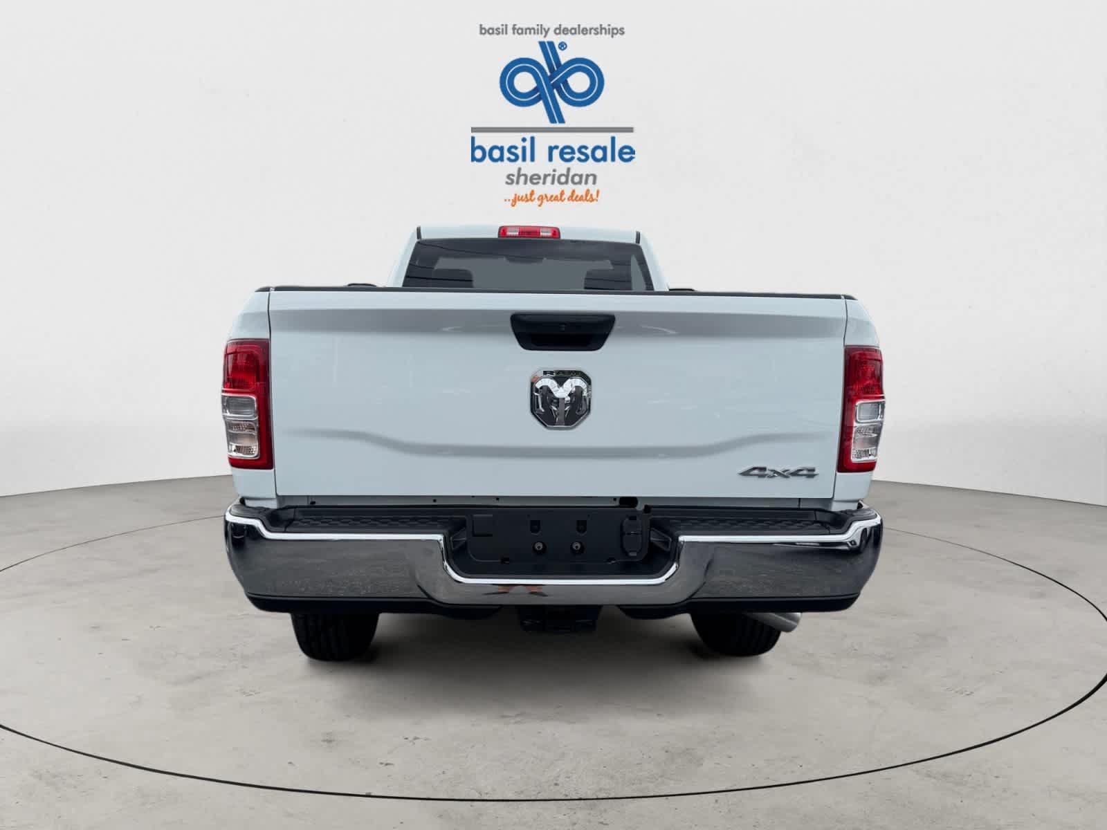 Used 2024 RAM 2500 Tradesman w/ Chrome Appearance Group AWD/4WD image 6