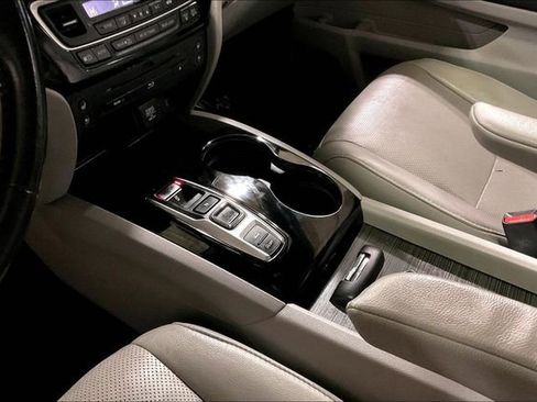 Used 2017 Honda Pilot Elite image 15