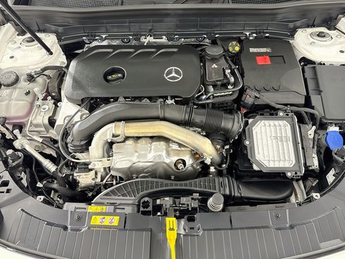 New 2026 Mercedes-Benz GLB 250 image 10
