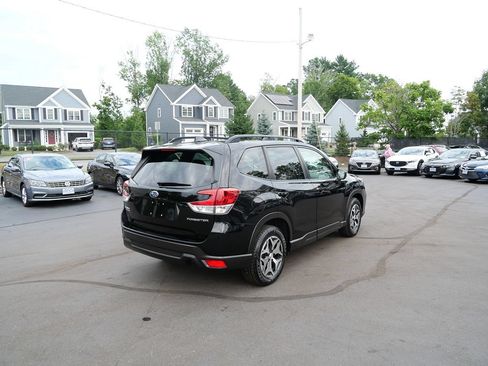 Used 2020 Subaru Forester Premium AWD/4WD image 6