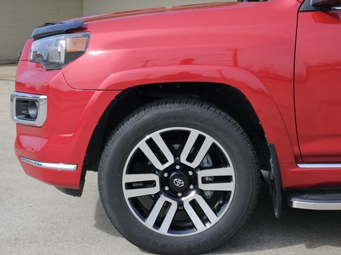 Used 2023 Toyota 4Runner Limited image 15